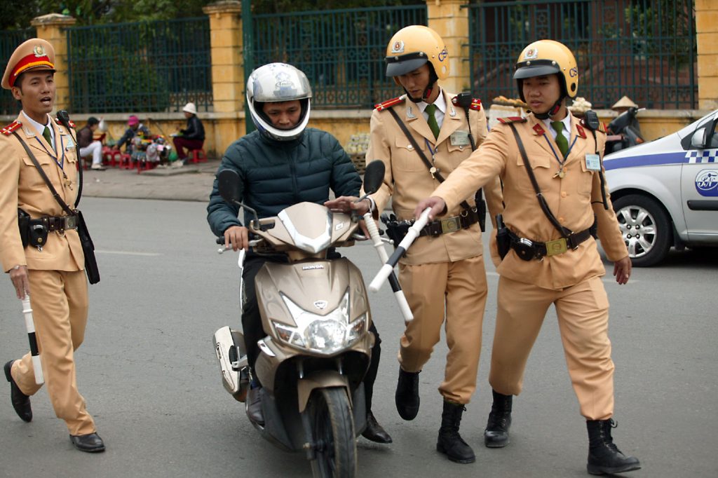 mơ thấy công an đánh con gì